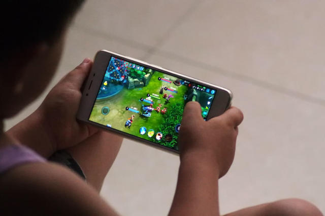 The World's Most Popular Kids Site Takes Its Games Mobile