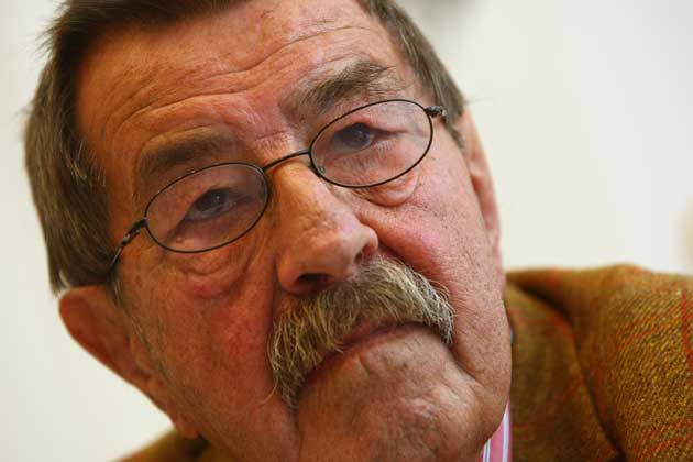 <b>4. April: Günter Grass‘ Gedicht „Was gesagt werden muss“ erscheint</b><br><br>Von der „Süddeutschen Zeitung“ über „El País“ bis hin zu „La Republica“: Gleich mehrere Tageszeitungen druckten Günter Grass‘ neun umstrittene Strophen über die „Atommacht Israel“, die mit einem möglichen Erstschlag gegen den Iran „den ohnehin brüchigen Weltfrieden“ gefährden könnte. Musste… (Bild: Getty Images)