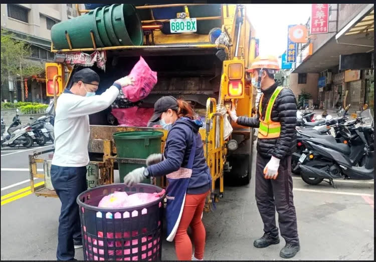 基北北三縣市今停收垃圾一天。新北市環保局提供