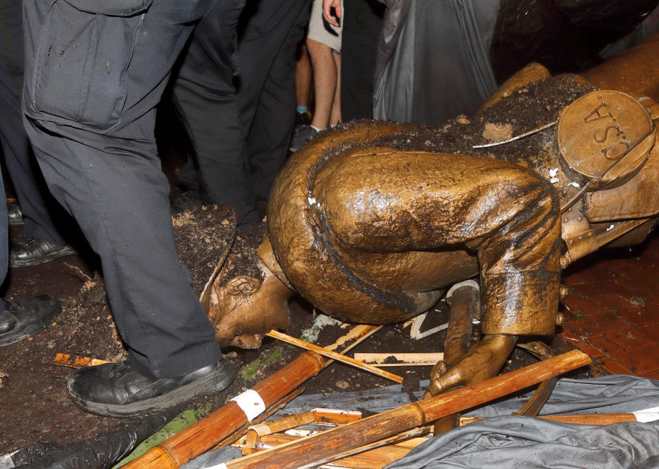 Protesters topple “Silent Sam” statue of Confederate soldier at UNC