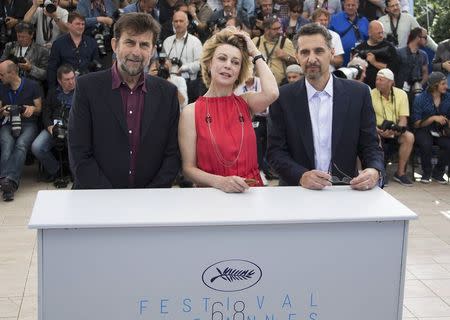 Director Nanni Moretti (L), cast members Margherita Buy (C) and John Turturro pose during a photocall for the film "Mia madre" (My Mother) in competition at the 68th Cannes Film Festival in Cannes, southern France, May 16, 2015. REUTERS/Yves Herman