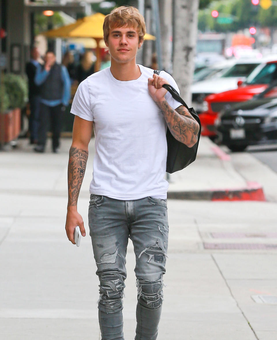 <p>Exclusive... 52286397 Singer Justin Bieber is seen sporting a pair of glasses as he stops by the Coffee Bean & Tea Leaf for an iced coffee in Beverly Hills, California on January 18, 2017. Justin had no comment about a 24 year old Massachusetts man posing as him on the internet and trying to get underage children to send him nudes. FameFlynet, Inc - Beverly Hills, CA, USA - +1 (310) 505-9876</p>