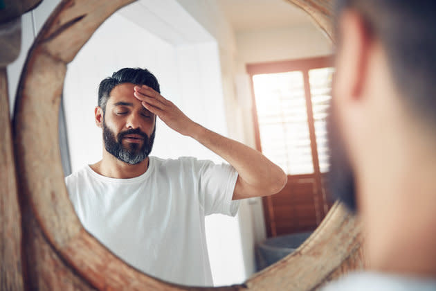 Acude al médico (¡cuanto antes!) cuando el malestar te impida mantener el equilibrio, moverte y pensar con claridad. (Foto: Getty)