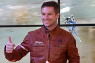 <b>Die Felix Baumgartner</b><br><br>Gezweifelt haben wohl die meisten. Zuerst einmal an der geistigen Verfassung des Mannes, der aus einer Höhe von 39 Kilometern aus dem Weltall springen und dann cool mit dem Fallschirm zur Erde segeln wollte. Und am Erfolg dieses Vorhabens. Doch der österreichische Extremsportler Felix Baumgartner stieg mit seiner Spezialkapsel stundenlang an einem extra gefertigten Ballon in den Himmel, um dann nach wenigen Minuten wieder festen Boden unter den Füßen zu haben. (Bild: AFP)