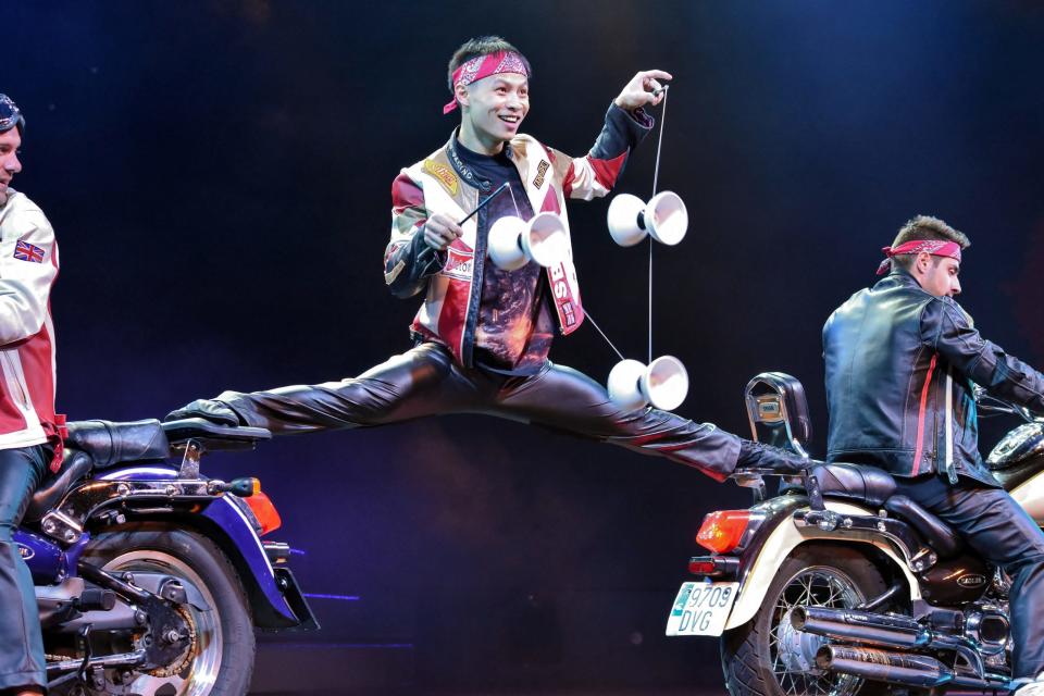 Chu Chuan Ho does a split supported by two motorcycles while performing his diabolo act. He makes his U.S. debut with Circus Sarasota’s 25th anniversary show.