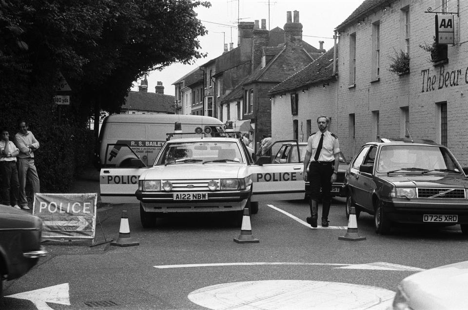 Police in action during a Gun siege in Hungerford, Berkshire, the event became known as the Hungerford massacre, 19th August 1987. (Photo by ST/Reading Post/Mirrorpix/Getty Images)