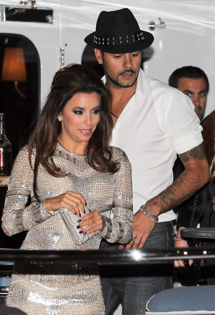 What's the best way to get over a painful divorce? Eva Longoria, 37, decided to grab a really hot guy for a rebound relationship that lasted a while! Just three months after splitting from NBA star (and reported off-the-court player when it comes to the ladies!) Tony Parker in November 2010, Longoria was photographed in the company of Penelope Cruz's younger brother Eduardo Cruz. The former "Desperate Housewives" star and Cruz broke up for about a month in spring 2012, before ending their relationship for good in June. Longoria later moved on to NFL quarterback Mark Sanchez in September. They split in October.