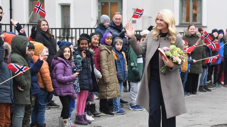 crown princess mette marit visits gamlebyen elementary school