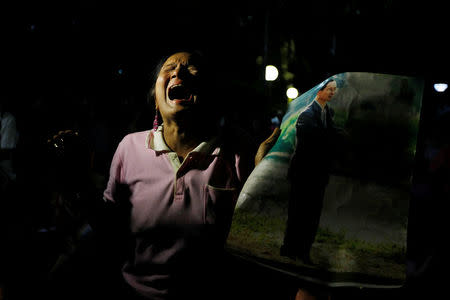 A woman weeps after an announcement that Thailand's King Bhumibol Adulyadej has died, at the Siriraj hospital in Bangkok, Thailand, October 13, 2016. REUTERS/Chaiwat Subprasom