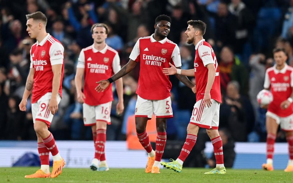 Los jugadores del Arsenal durante su derrota por 4-1 ante el Manchester City - Mikel Arteta: ‘En muchos momentos vi al Arsenal ganando la Premier League –  todavía me duele