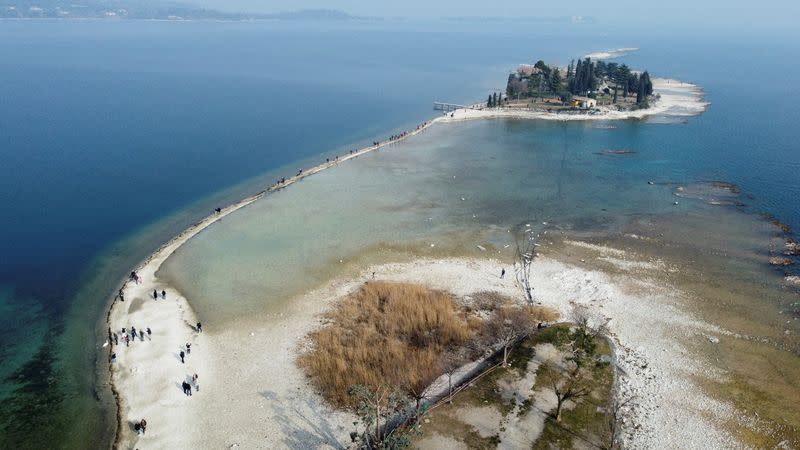 FILE PHOTO: FILE PHOTO: Italy faces new drought alert as Lake Garda suffers lack of water