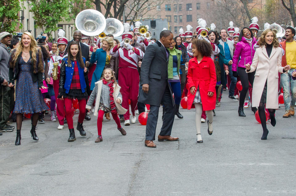 Cameron Diaz (l) made her last onscreen appearance in the 2014 movie musical Annie opposite Jamie Foxx (center). The duo are now reuniting for a new Netflix film. (Photo: Barry Wetcher/©Columbia Pictures/Courtesy Everett Collection)