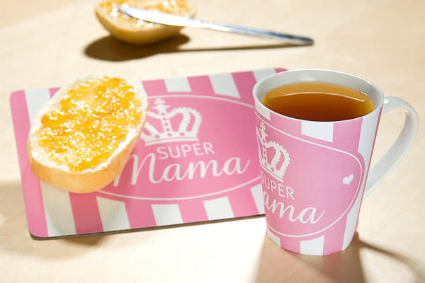 Und mit diesem Frühstücksbrettchen (z.B. bei deco-dreams24.de, ab 6€) wird Mama auch wirklich 365 Tage im Jahr daran erinnert, dass sie einfach super ist. (Bild: Gilde/deco-dreams24.de)