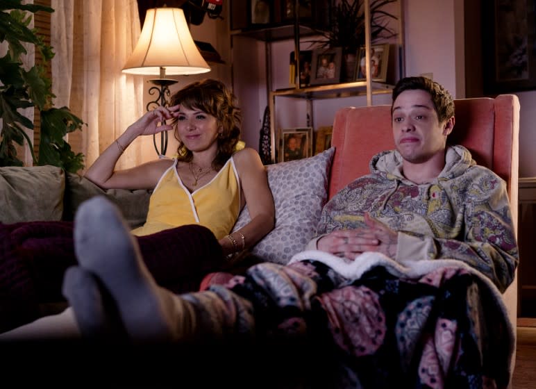 (from left) Margie Carlin (Marisa Tomei) and Scott Carlin (Pete Davidson)