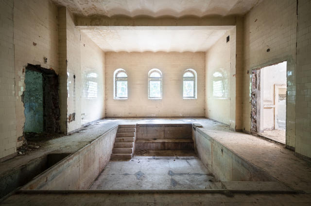 I Photographed an Abandoned Villa with Holes in the Floors - Urban  Photography by Roman Robroek