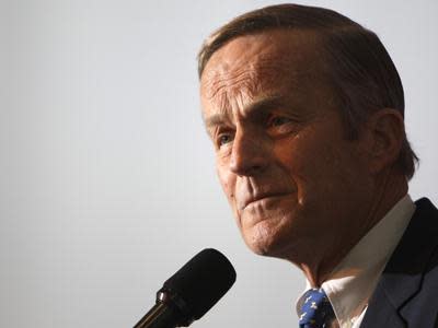 Rep. Todd Akin apologizes but won't abandon race