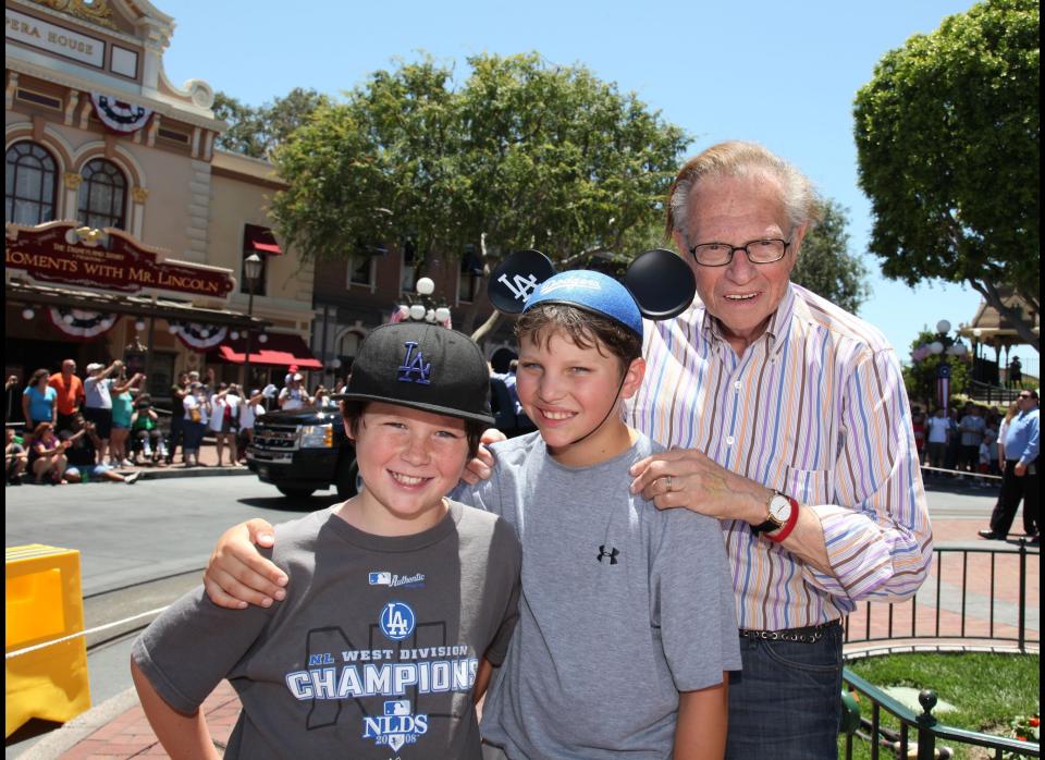Larry King, sons Chance (11) and Cannon (10) watch the MLB All-Star Red Carpet Show parade at Disneyland on July 13, 2010 in Anaheim, California.   (Photo by Paul Hiffmeyer/Disneyland via Getty Images)