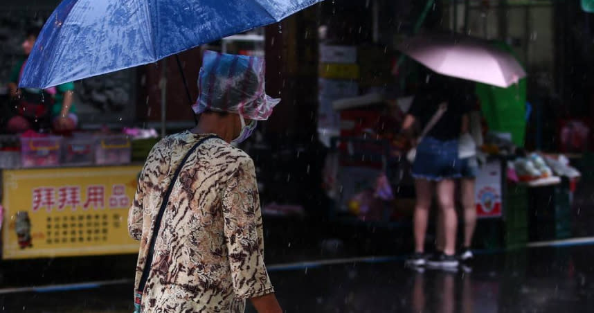 今天在下午台北市就觀測到冰雹發生。（圖／中國時報鄧博仁攝））