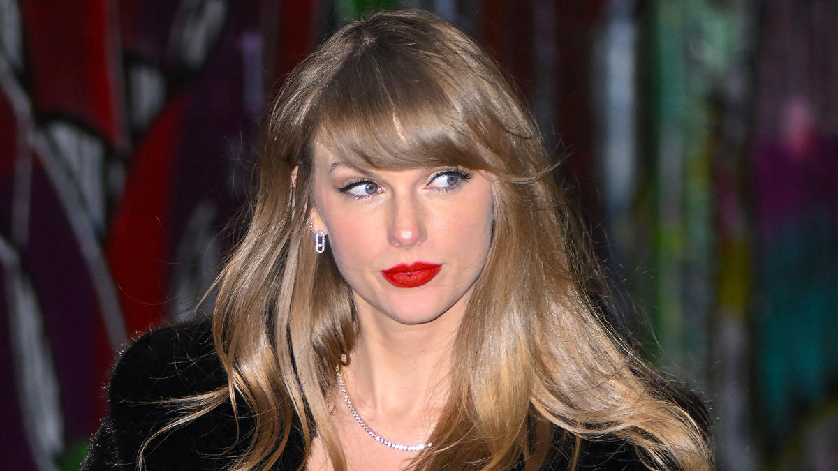 Taylor Swift Shares Birthday Party Pics with Blake Lively, Zoe Kravitz And  More Famous Friends