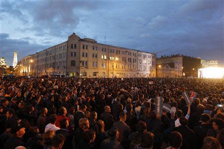 Supporters of Russian opposition leader Alexei Navalny attend a rally in Moscow, September 9, 2013. REUTERS/Maxim Shemetov