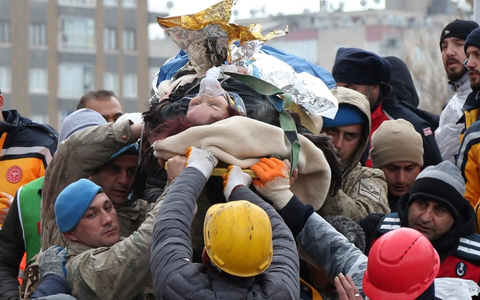 Zeynep Atesogullari is carried out by rescuers from the site of a damaged building, following an earthquake in Diyarbakir - SERTAC KAYAR