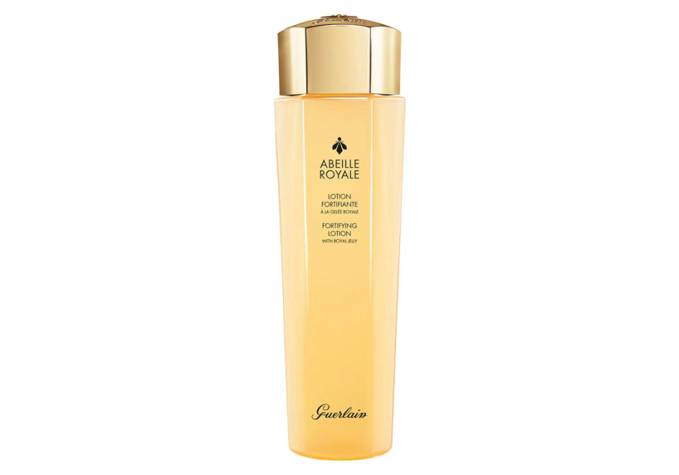 72€ les 150 ml<br><p>Cette lotion convient à toutes les peaux. Elle aide à combattre les effets de la pollution et du stress tout en apportant de l’éclat et de la souplesse au quotidien.</p><br><a href="https://www.sephora.fr/p/abeille-royale---lotion-fortifiante-a-la-gelee-royale-P4146085.html" rel="nofollow noopener" target="_blank" data-ylk="slk:Acheter;elm:context_link;itc:0;sec:content-canvas" class="link ">Acheter</a>