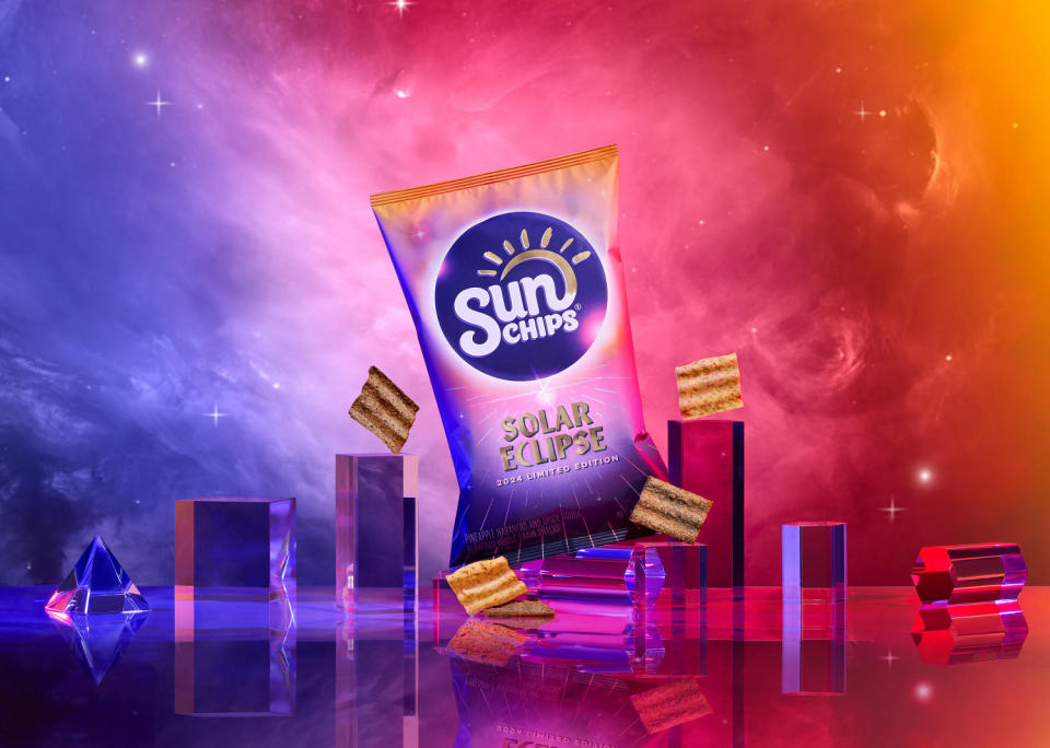 SunChips-Solar-Eclipse (Hand-out / Frito-Lay North America)