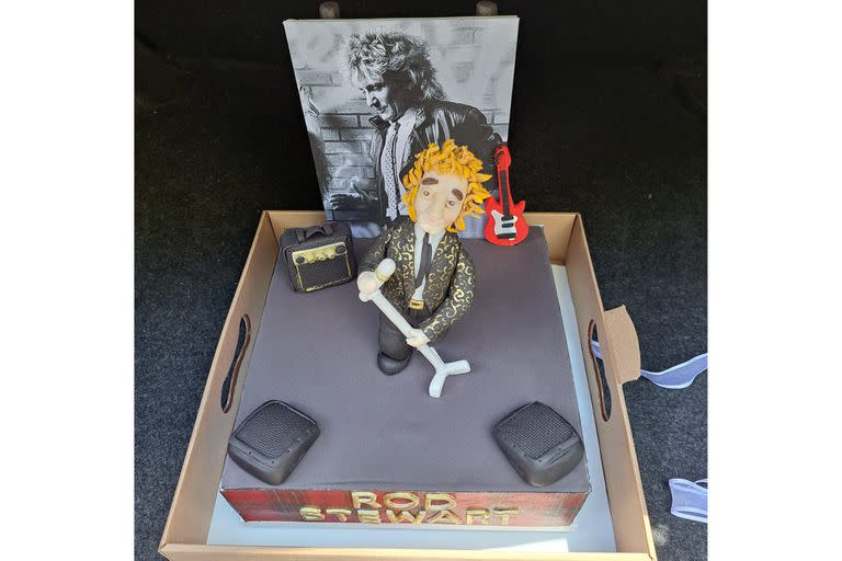 El especial regalo que recibió Rod Stewart y que él disfrutó en su camarín