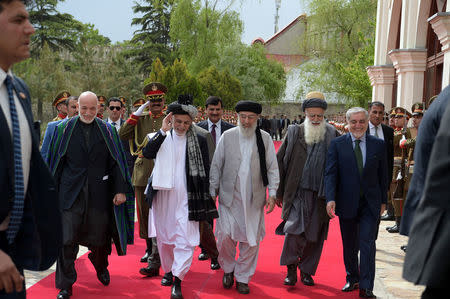 (L-R) Former Afghan President Hamid Karzai, Afghan President Ashraf Ghani, Afghan warlord Gulbuddin Hekmatyar, Afghan former Jihadi leader Abdul Rabb Rasool Sayyaf and Afghanistan Chief Executive Abdullah Abdullah walk to attend a ceremony at the Presidential palace in Kabul, Afghanistan May 4, 2017. REUTERS/Shah Marai/Pool