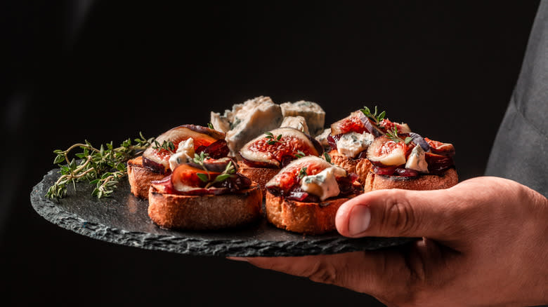 plate of roasted fig crostini