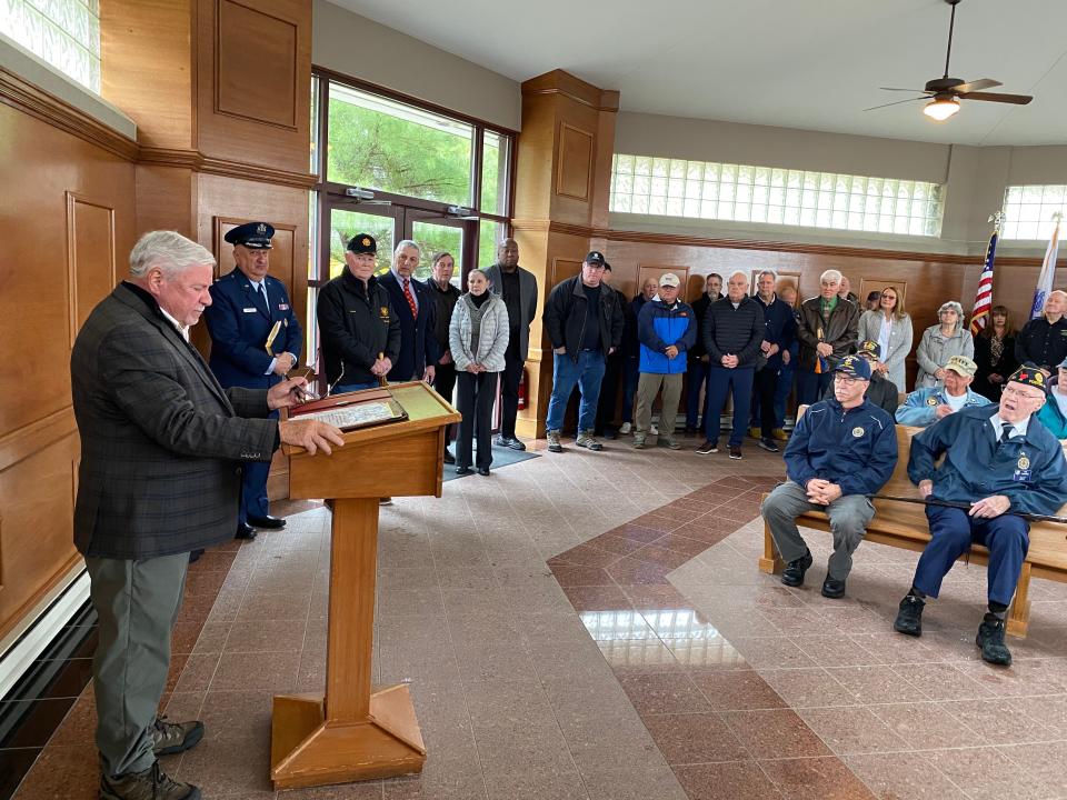 Retired Air Force Chief Kevin McDonnell speaks about his friend Ken Lewis at the latter’s memorial service at the Veterans Cemetery Chapel on April 20.