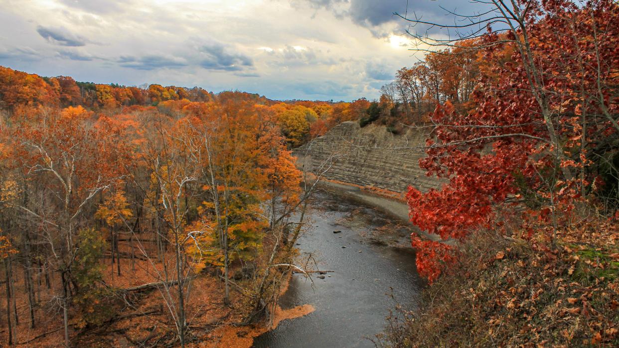  Cuyahoga River in the fall. 