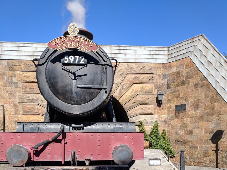 photo opportunity with the hogwarts express at universal wizarding world of harry potter