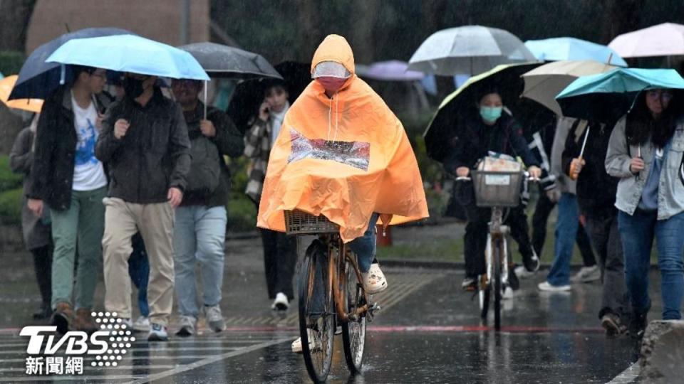 受梅雨鋒面影響，各地皆有局部雷雨。（圖／TVBS資料畫面）