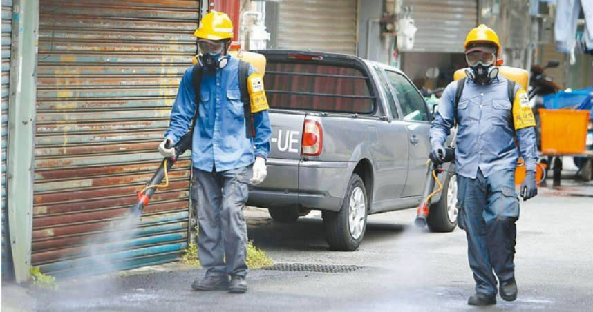 登革熱疫情略為下降，但由於近日降雨、再加上連假效應，要慎防疫情反彈。（圖／報系資料照）