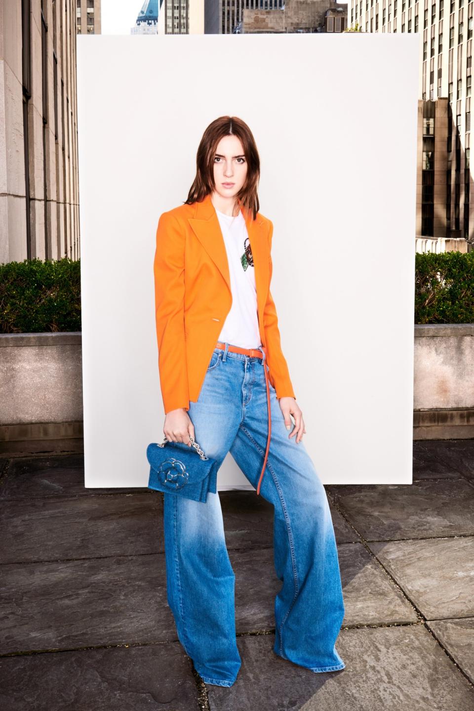 <p>A model in a mandarin wool gabardine blazer with wide leg jeans. (Photo: Courtesy of Oscar de la Renta) </p>