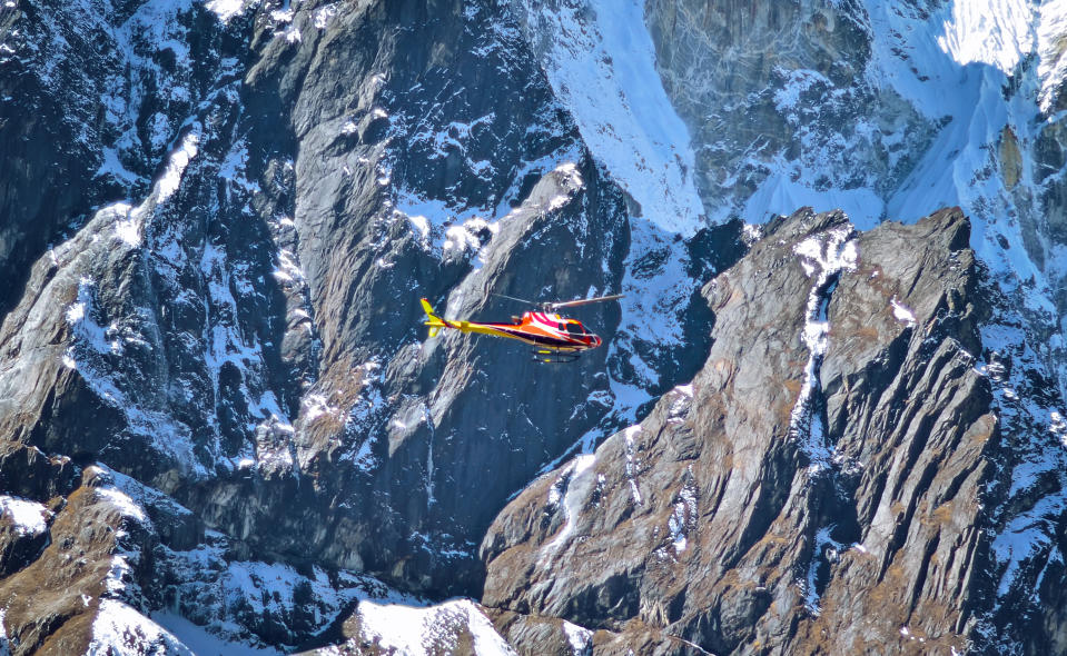 Un helicóptero de rescate entre las montañas (Foto:Getty)