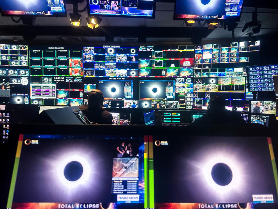 Der Kontrollraum zur Berichterstattung über die Sonnenfinsternis bei NBC News in New York.  (Janelle Rodriguez/NBC News)