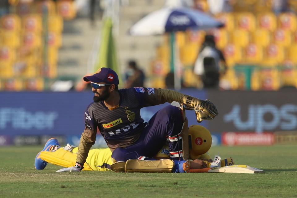 <div class="paragraphs"><p>Dinesh Karthik and Suresh Raina clash</p></div>