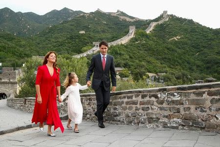 Canadian Prime Minister Justin Trudeau (R), his wife Sophie Gregoire and their daughter Ella-Grace visit the Great Wall at Badaling, north of Beijing, China, September 1, 2016. REUTERS/Thomas Peter