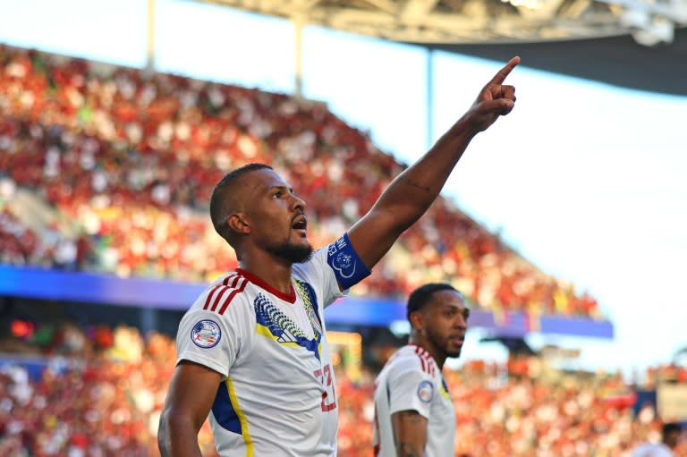 El atacante Salomón Rondón celebra tras anotar un gol en el partido de Copa América entre Venezuela y Jamaica, en el Q2 Stadium de Austin, Texas, el 30 de junio de 2024 (Aric Becker)