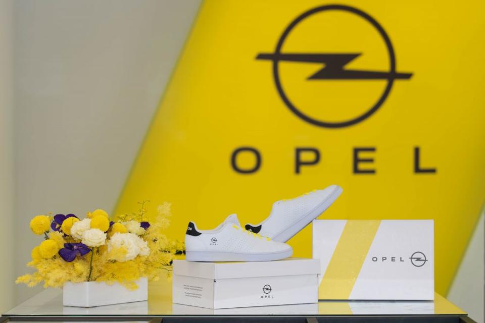 「Opel x Adidas 全球限量聯名鞋」。