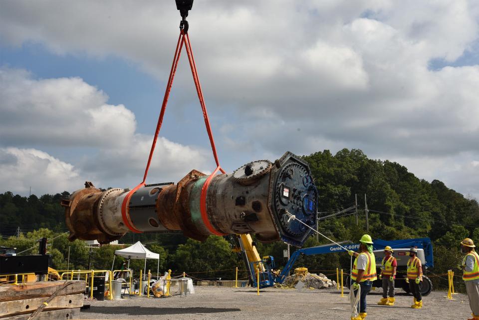 Crews with the Oak Ridge Office of Environmental Management (OREM) and cleanup contractor UCOR lift a 37,600 pound reactor in the final steps of demolition on the Low Intensity Test Reactor site at Oak Ridge National Laboratory.