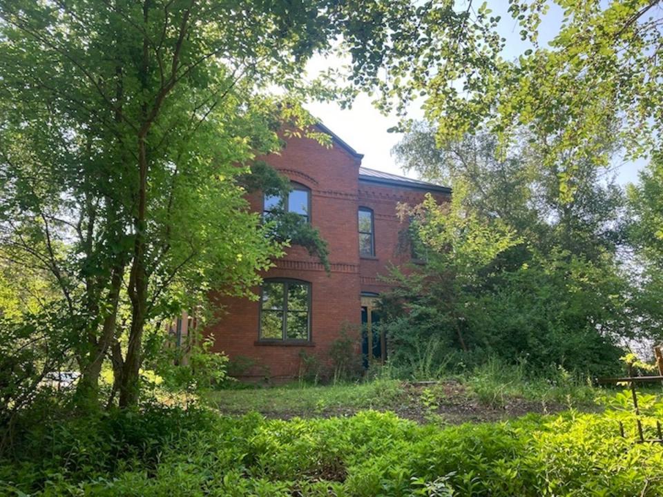 Shimek school at the confluence of Dodge and Governor, is now a private residence.