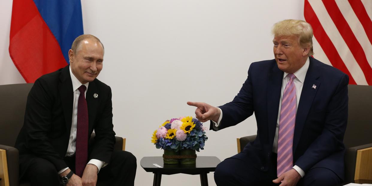 Archiv: Wladimir Putin (r.) und Donald Trump bei einem Treffen während des G20-Gipfels in Osaka, Japan am 28.06.2019<span class="copyright">Getty Images / Mikhail Svetlov / Kontributor</span>