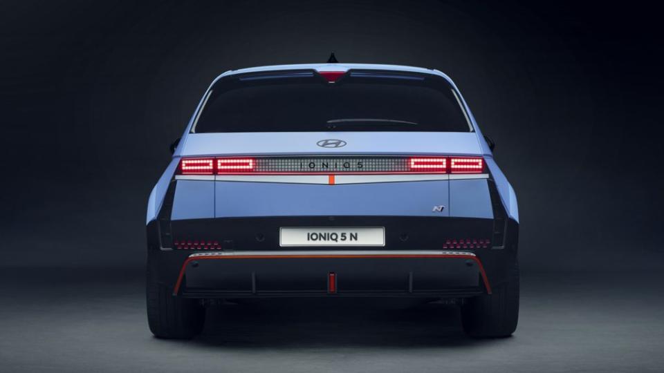 車尾第三煞車燈設計在尾翼中央是Ioniq 5 N特徵之一。 (圖片來源/ Hyundai)