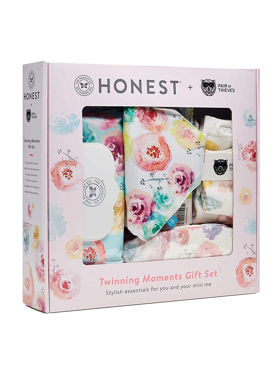 Best Last-Minute Baby Gift: The Honest Company Twinning Moments Baby Gift Set