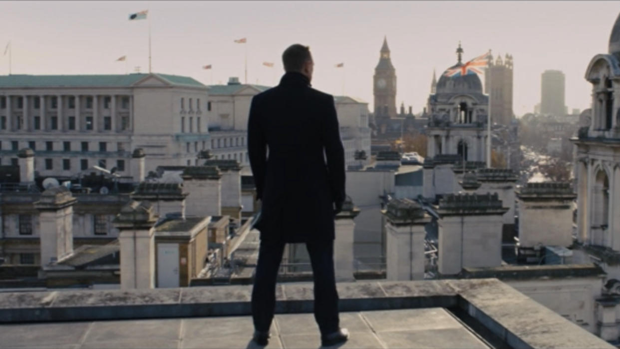  Daniel Craig looks out at London on the roof in Skyfall. 