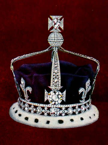 Universal History Archive/Universal Images Group/Getty Queen Mary's Crown