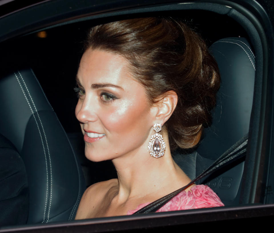 Kate wows in a pink gown and statement earrings (Getty)
